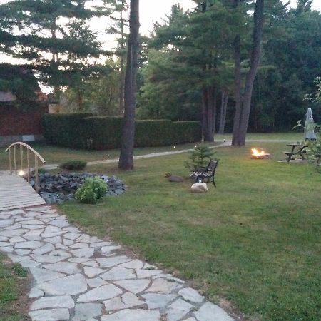 Motel Les Pins Granby Bagian luar foto