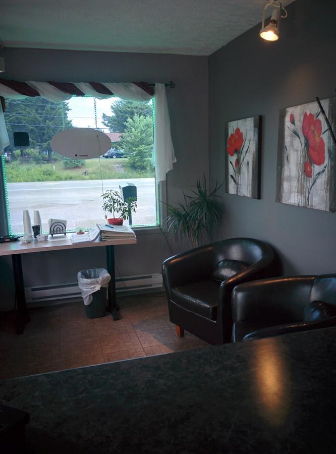 Motel Les Pins Granby Bagian luar foto