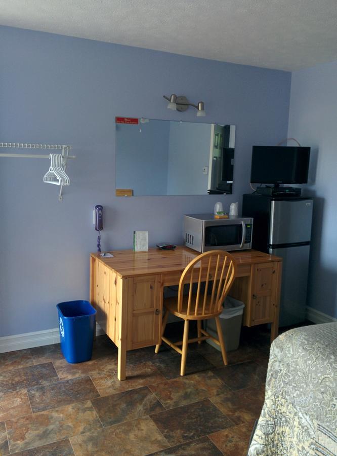 Motel Les Pins Granby Bagian luar foto