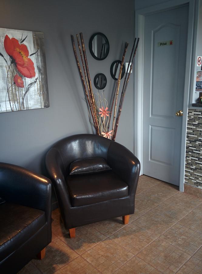 Motel Les Pins Granby Bagian luar foto