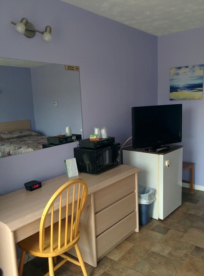 Motel Les Pins Granby Bagian luar foto
